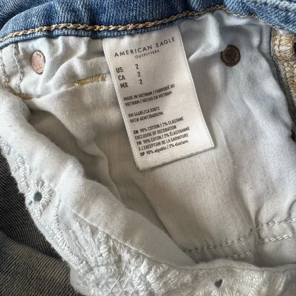 American Eagle women’s  stretch curvy high-rise Shorty distressed denim shorts - Picture 9 of 12